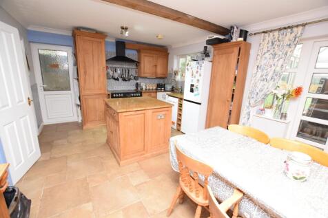 open plan kitchen &amp; dining room