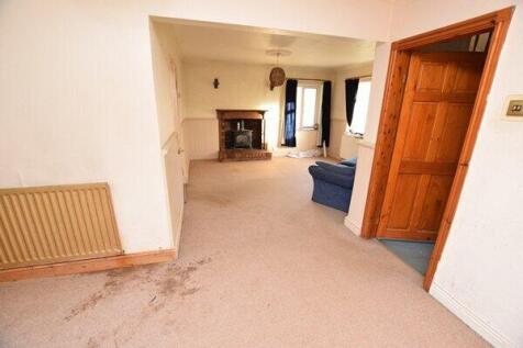dining room into the lounge