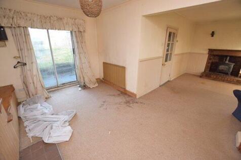 dining room into the lounge