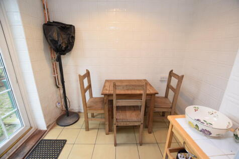 breakfast room