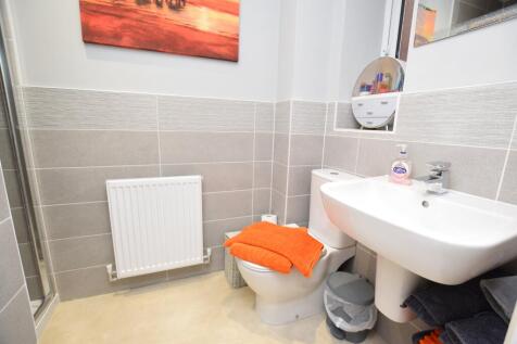 en-suite shower room