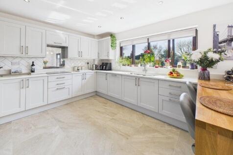 open plan breakfast/kitchen
