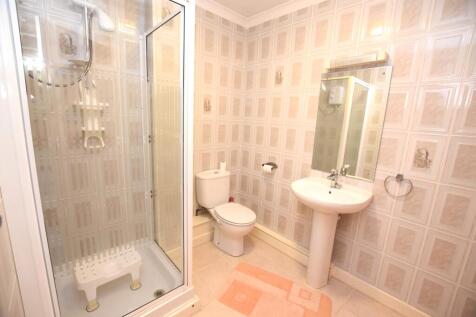 en-suite shower room