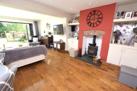 open plan lounge/dining room and kitchen