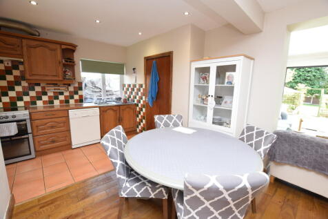 open plan lounge/dining room and kitchen