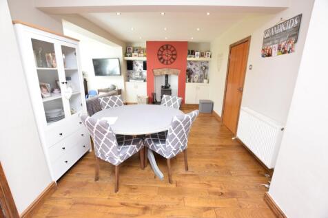 open plan lounge/dining room and kitchen