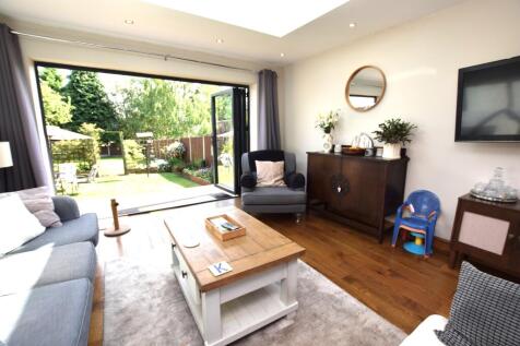 open plan lounge/dining room and kitchen