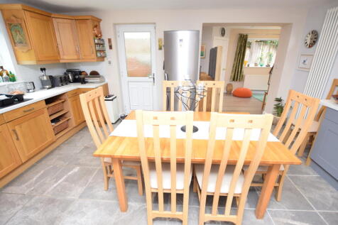 open plan kitchen/diner