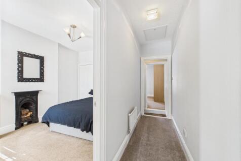 landing into bedroom 2