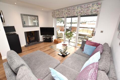 open plan lounge &amp; dining room