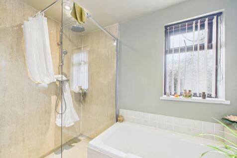 bath &amp; shower room
