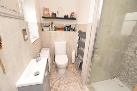 en-suite shower room