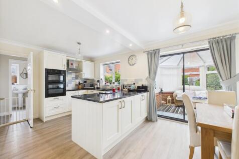 open plan kitchen/diner