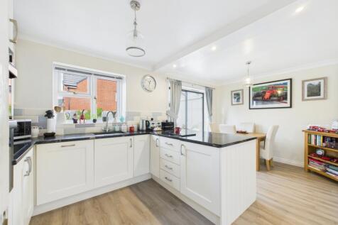 open plan kitchen/diner