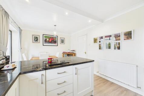 open plan kitchen/diner