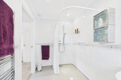 en-suite shower room