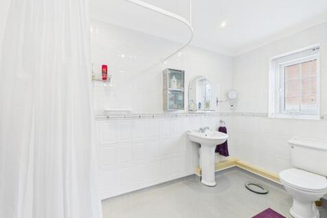 en-suite shower room