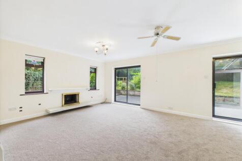 open plan lounge &amp; dining room