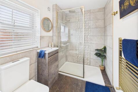 en-suite shower room