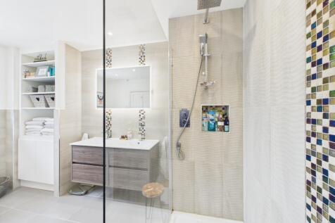 en-suite shower room