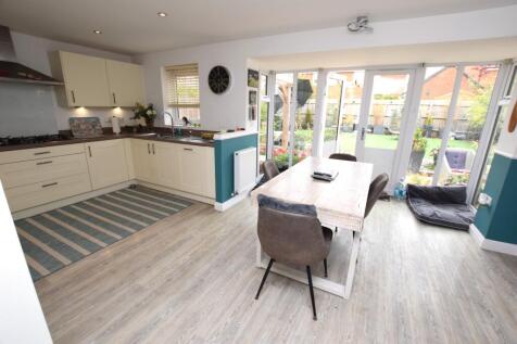 dining/kitchen