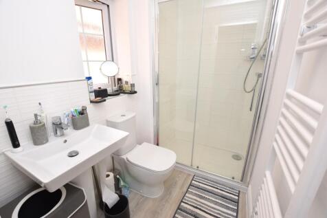 en-suite shower room
