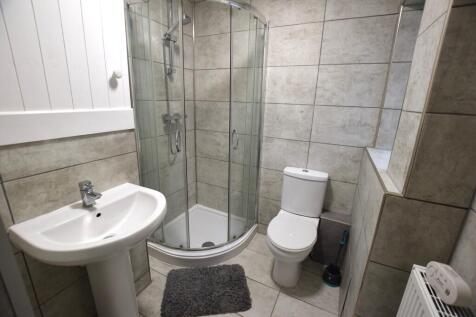 en-suie shower room