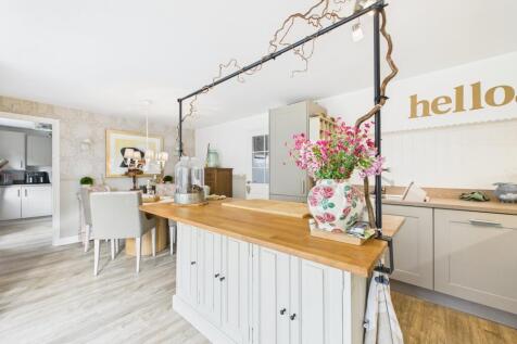 open plan dining/kitchen