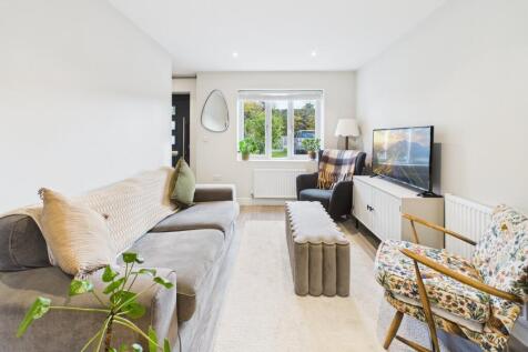 open plan lounge &amp; kitchen