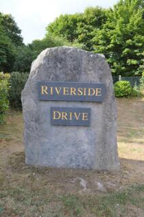 entrance into Riverside Drive