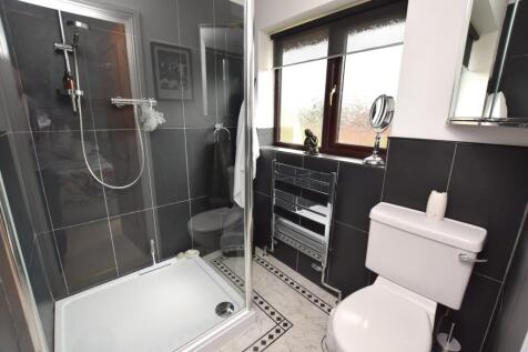 en-suite shower room