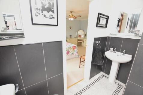 en-suite shower room