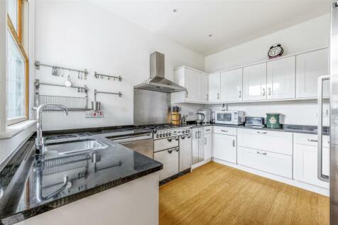 52 Coldershaw Road-7.jpg