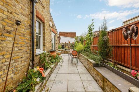 52 Coldershaw Road-9.jpg