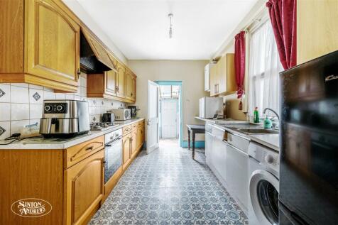124 Elthorne Avenue-7.jpg