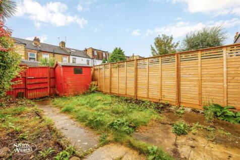 124 Elthorne Avenue-8.jpg