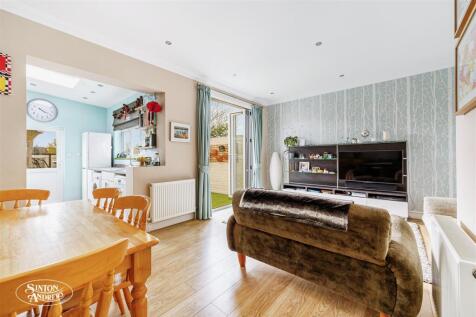 22 Woodstock Avenue-3.jpg