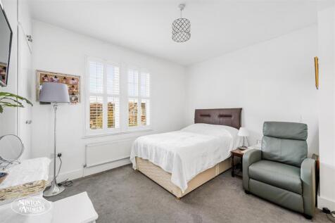 104 Cranmer Avenue-10.jpg