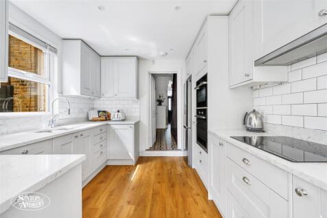 10 Elthorne Avenue-8.jpg