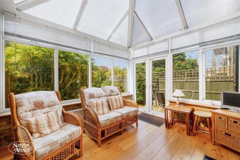 20 Erlesmere Gardens-7.jpg