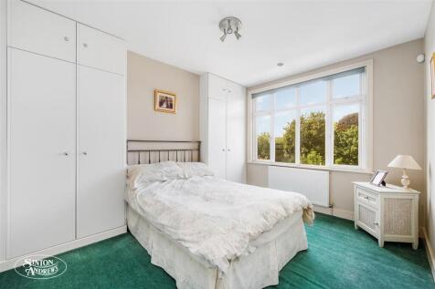 20 Erlesmere Gardens-12.jpg