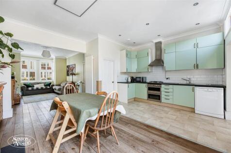 85 Camborne Avenue-6.jpg