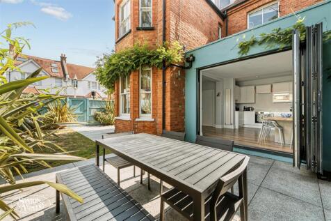 Fat 1, 2 Lyncroft Gardens-10.jpg