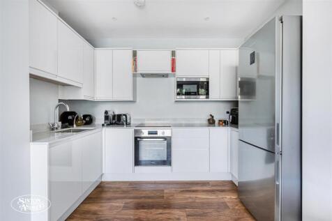 Fat 1, 2 Lyncroft Gardens-8.jpg