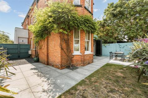 Fat 1, 2 Lyncroft Gardens-11.jpg