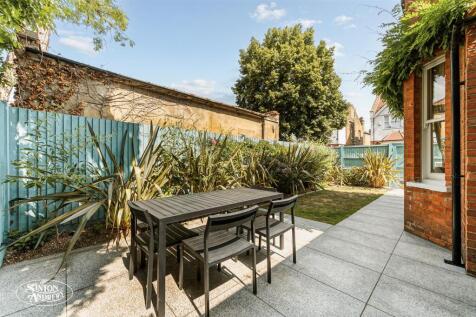 Fat 1, 2 Lyncroft Gardens-9.jpg