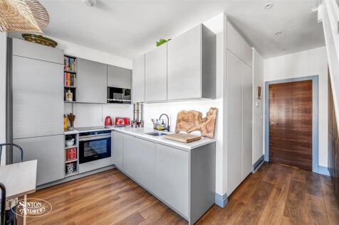 90a Darwin Road-6.jpg