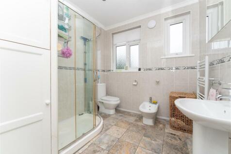 bathroom 1.jpg