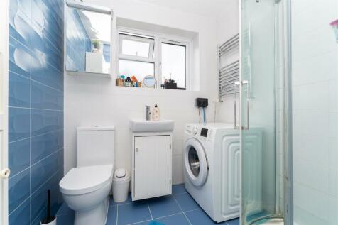 106 Rosebank shower.jpg