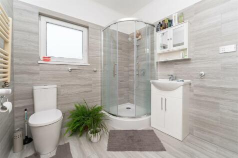 75 Clitherow shower loft.jpg